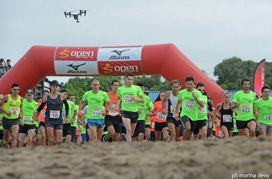 Atletismo: AGUSTÍN CICHILITTI Y FLORENCIA ESTÉVEZ, GANADORES DE LA ARENA OPEN SPORTS