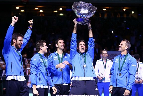 Tennis - Croatia v Argentina - Davis Cup Final - Arena Zagreb, Croatia - 27/11/16 Argentina's Juan Martin del Potro holds the trophy during the victory ceremony.      REUTERS/Antonio Bronic