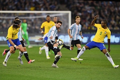 Fútbol: VICTORIA DE LA SELECCIÓN ARGENTINA EN EL DEBUT DE LA «ERA SAMPAOLI»