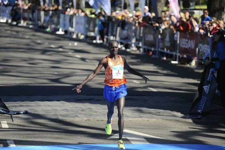Atletismo: EL KENIATA BARNABAS KIPTUM Y LA ETÍOPE AMEWORK BOSHO FUERON LOS GANADORES DEL 33° MARATÓN DE BUENOS AIRES