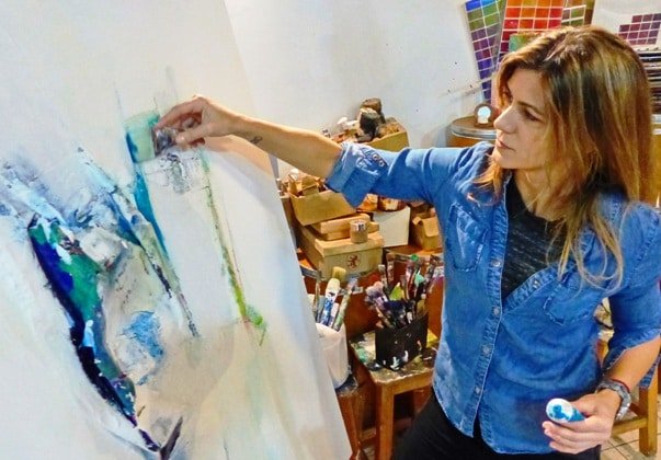 Sección "Con los pies en la tierra ....... CONOCIENDO A PAULA RIVERO", CREADORA DE ARTE en su esencia más pura