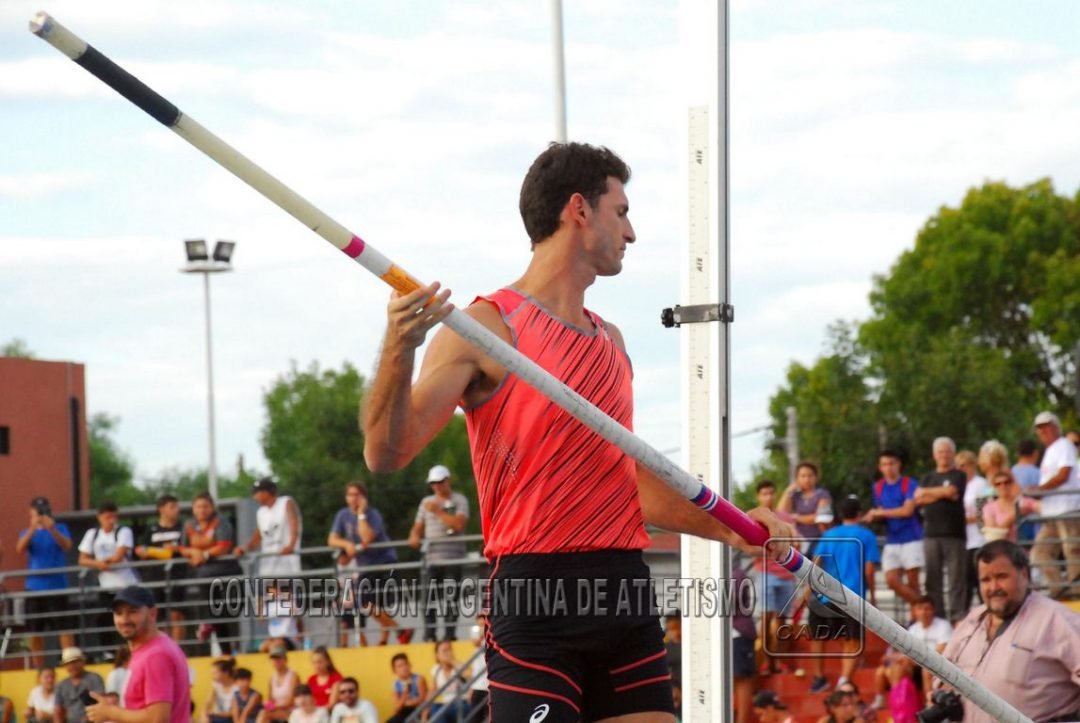 Atletismo: GERMÁN CHIARAVIGLIO SUPERÓ LOS 5,40 METROS