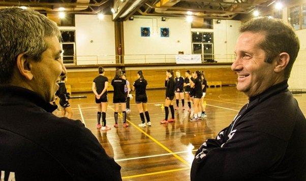 Handball femenino: EDUARDO GALLARDO INICIÓ SU CICLO COMO ENTRENADOR DE LA SELECCIÓN ADULTA