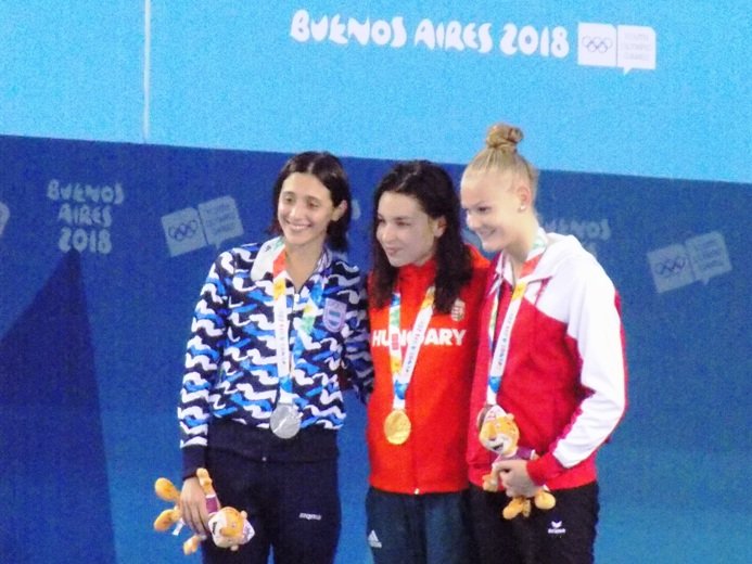 YOG BA 2018: MEDALLA DE PLATA PARA DELFINA PIGNATIELLO EN NATACIÓN