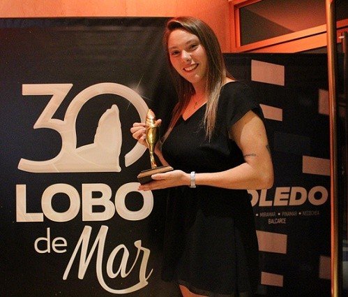 Premios: «FUE UNA NOCHE INOLVIDABLE» CONFESÓ MILAGROS MENÉNDEZ, LA MARPLATENSE QUE GANÓ EL LOBO DE MAR EN FÚTBOL