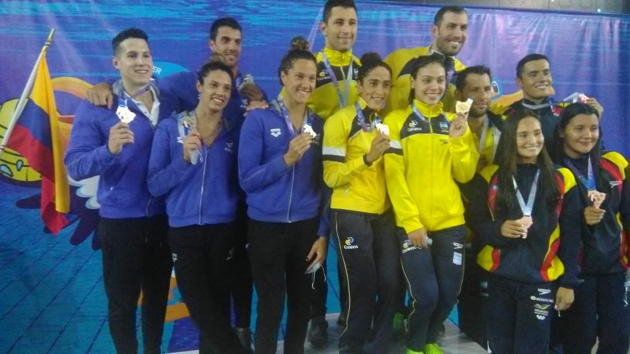 Natación: LAS CHICAS CAMPEONAS SUDAMERICANAS