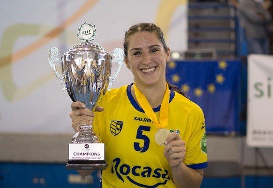Handball femenino: MANUELA PIZZO SE ALZÓ CON LA CHALLENGE CUP