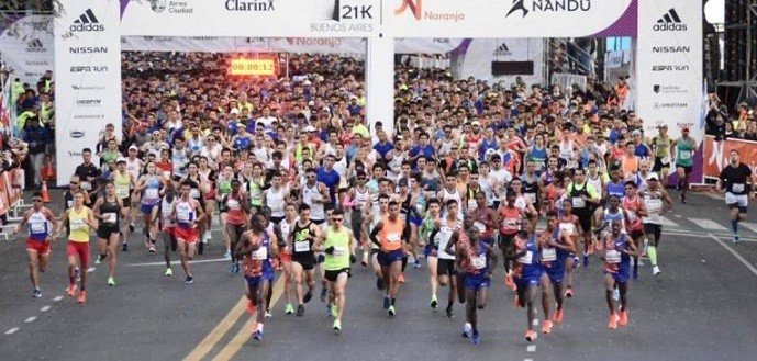 Atletismo: EL KENIATA KAROKI Y LA ETÍOPE BRIHANE SE QUEDARON CON LOS 21K DE BUENOS AIRES