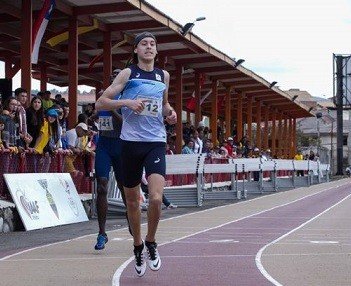 Atletismo: ELIÁN LARREGINA SE DESTACÓ EN ROSARIO