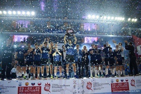 Handball masculino: ARGENTINA LEVANTÓ LA COPA EN UNA FIESTA EN SAN JUAN