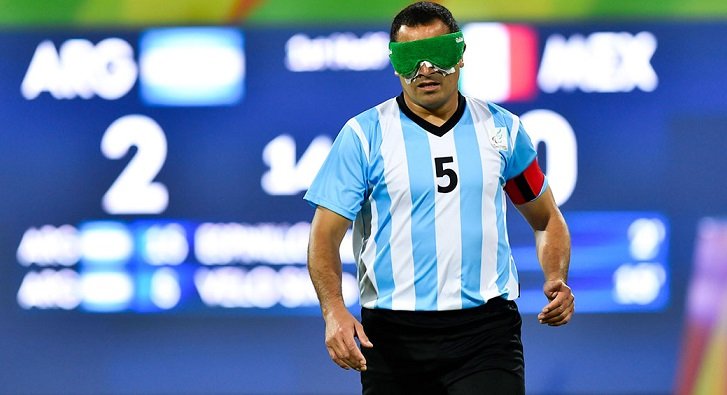 Fútbol: LA PALABRA DE SILVIO VELO, FIGURA DE «LOS MURCIÉLAGOS»