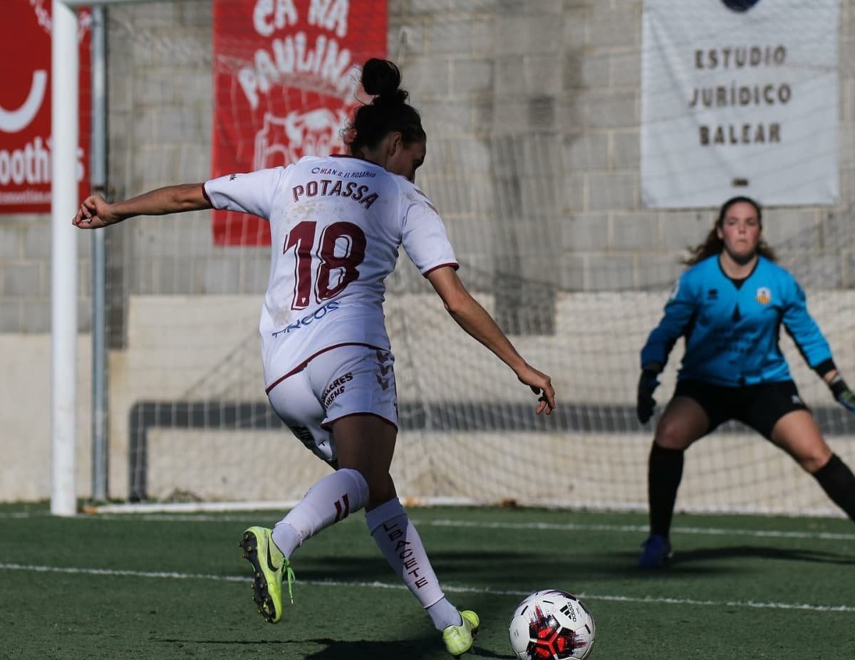 Notas: BELÉN POTASSA, DESTACADA JUGADORA DEL FÚTBOL FEMENINO ARGENTINO