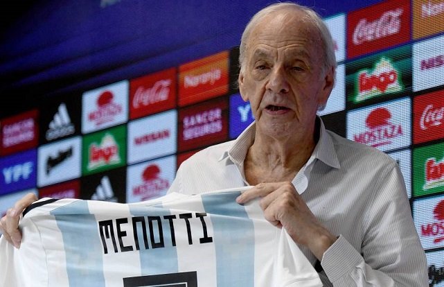 Reconocimiento: CÉSAR LUIS MENOTTI, PERSONALIDAD DESTACADA DEL DEPORTE PORTEÑO