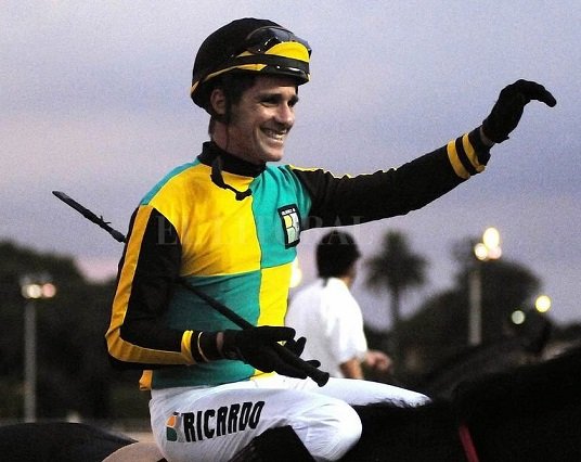 Turf: EL JOCKEY JORGE RICARDO LLEGÓ A LAS 13.000 CARRERAS GANADAS