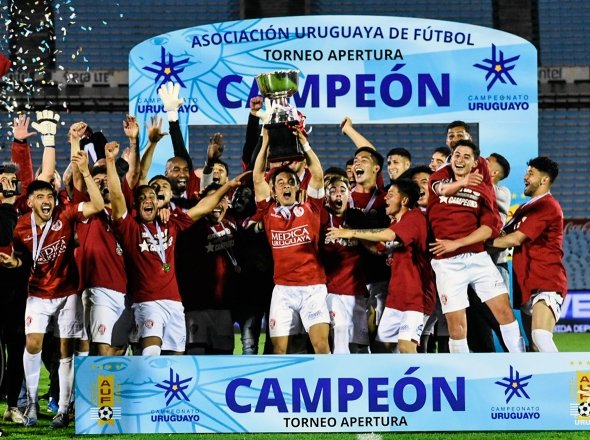 Fútbol masculino: RENTISTAS SE METIÓ EN LA HISTORIA DEL FUTBOL URUGUAYO