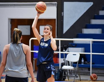 Básquet femenino: NOTA A GEORGINA BUZZETTI DE LA U18 NACIONAL