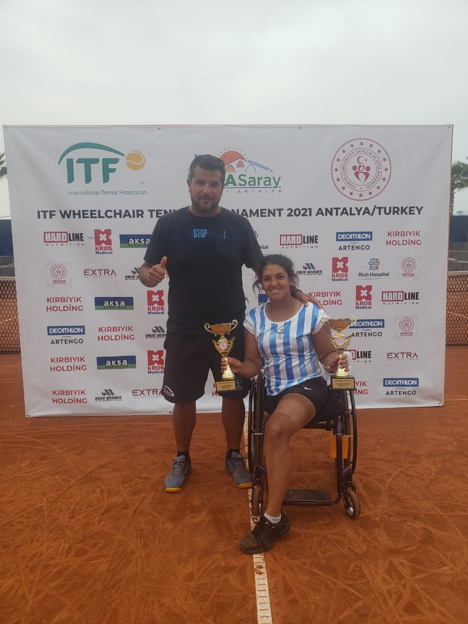 Tenis femenino: FLORENCIA MORENO DOBLE MEDALLA DE PLATA EN EL MEGASARAY OPEN