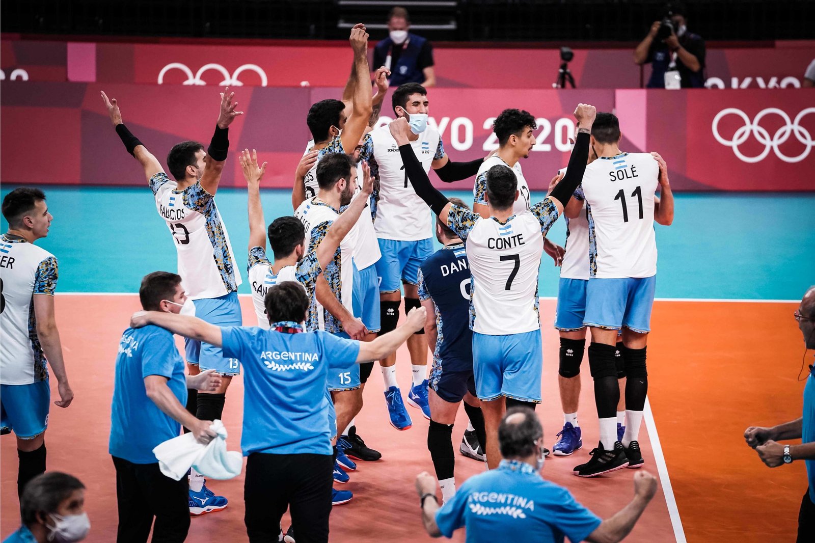JJOO Tokio 2020: VOLEY MASCULINO | ¡HISTÓRICO TRIUNFO DE ARGENTINA QUE LE GANÓ 3-2 A ITALIA Y ESTÁ EN SEMIFINALES!