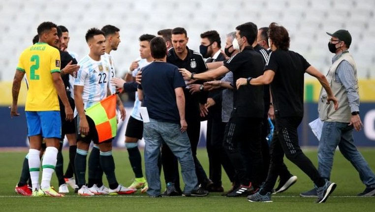 Fútbol masculino: ESCANDALOSA SUSPENSIÓN DEL PARTIDO ENTRE BRASIL Y ARGENTINA POR LAS ELIMINATORIAS SUDAMERICANAS PARA EL MUNDIAL DE QATAR