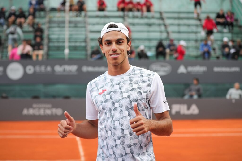 Tenis masculino: EN EL CHALLENGER DE BS AS, FRAN CERUNDOLO Y THIAGO MONTEIRO SE METEN EN LAS SEMIS ANTES DE LA LLUVIA