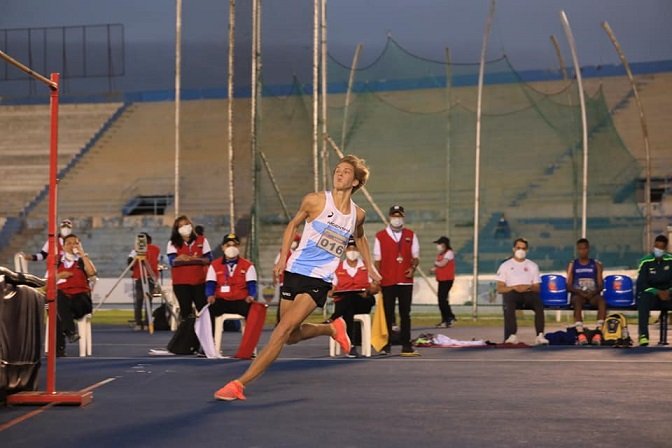 Atletismo: DESTACADA PERFORMANCE DE TOMÁS FERRARI EN ESTADOS UNIDOS