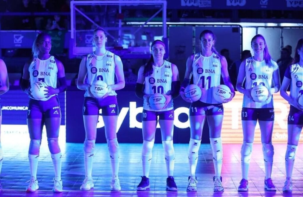 Vóley femenino: GIRA AMISTOSA DE LAS PANTERAS VS PERÚ