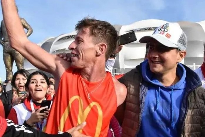 Atletismo: EDGAR NERI CHÁVEZ E IVANNA HERRERA GANARON EL MEDIO MARATÓN DE SANTIAGO