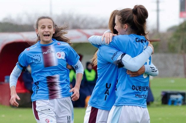Fútbol femenino: UAI URQUIZA CONTINÚA AL TOPE DE LAS POSICIONES, SEGUIDO POR BOCA Y RACING