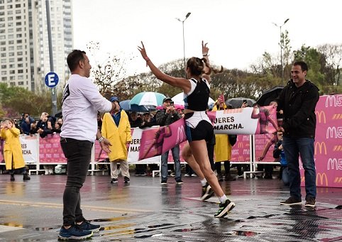 Atletismo: ANTONELLA GUERRERO GANÓ LA M5K EN PUERTO MADERO