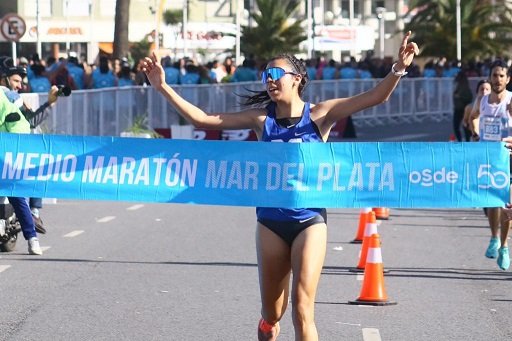 Atletismo: MICAELA LEVAGGI Y JOAQUÍN ARBE GANARON EL MEDIO MARATÓN DE MAR DEL PLATA; SOFÍA LUNA Y DIEGO LACAMOIRE SE QUEDARON CON LOS 10KM