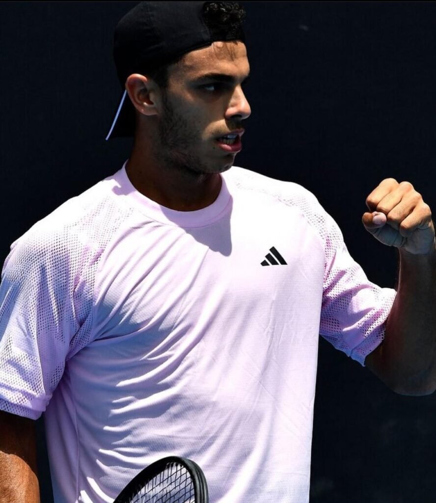 Tenis: FRANCISCO CERUNDOLO AVANZA A PASO FIRME