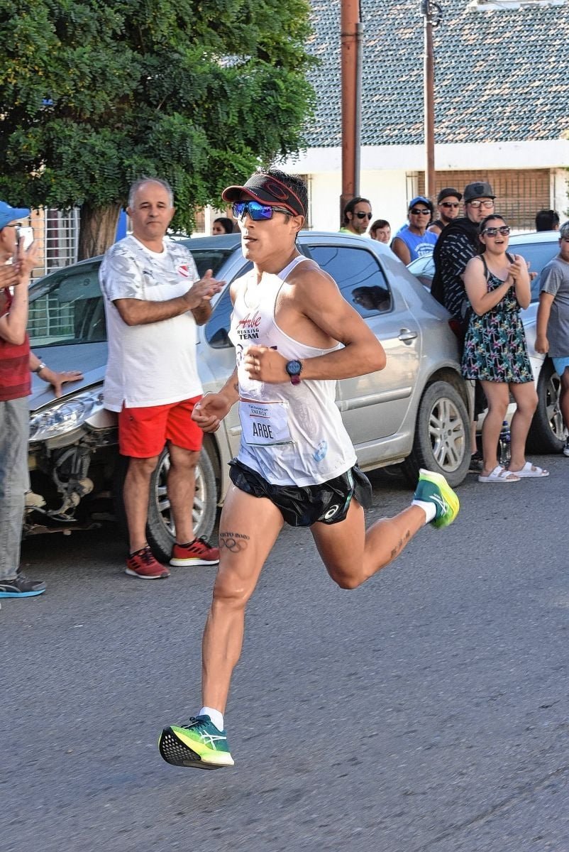 Atletismo: JOAQUÍN ARBE Y ROSA GODOY GANADORES DE LAS 10 MILLAS DEL DIARIO CRONICA