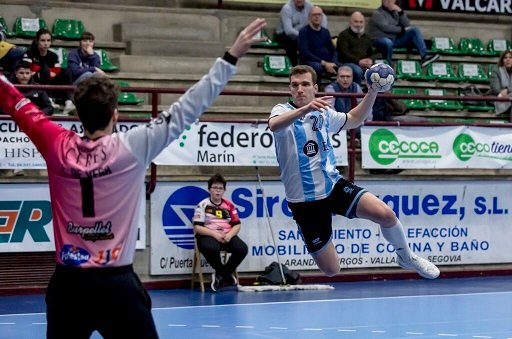 Handball masculino: EL ENTRENADOR MILANO ELOGIÓ LA GIRA POR ESPAÑA
