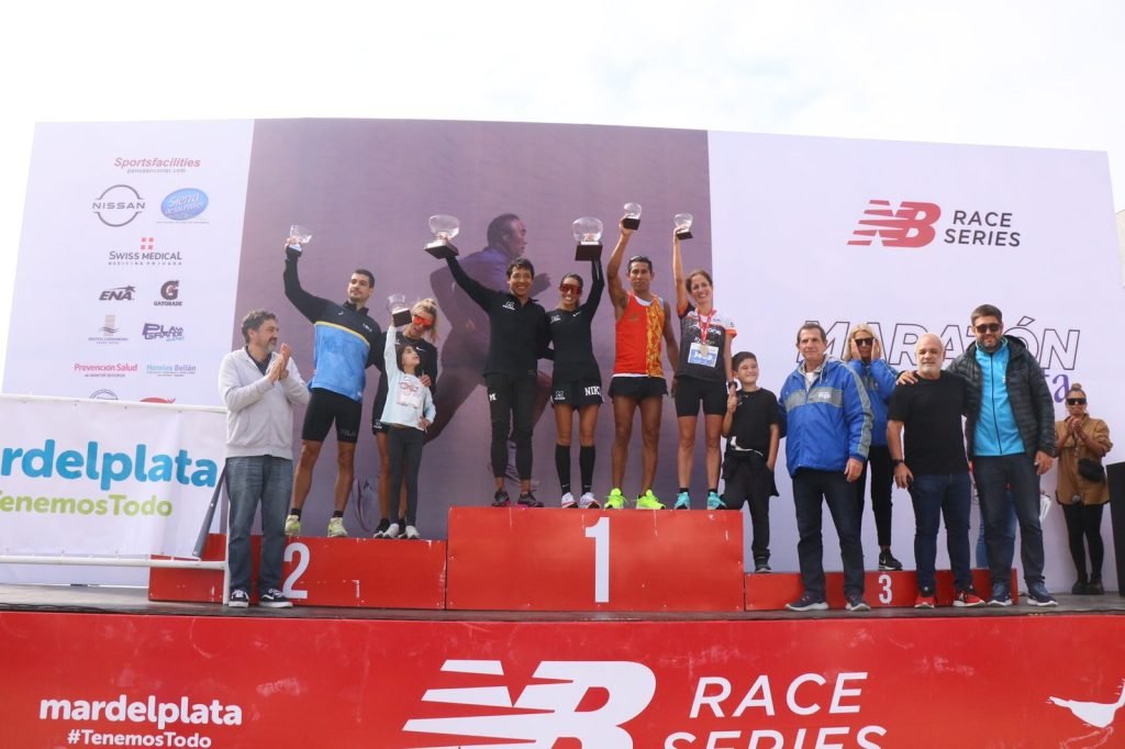 Atletismo: MIGUEL MAZA Y ANAHÍ CASTAÑO LOS GANADORES DE LA 32º MARATON DE MAR DEL PLATA