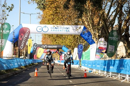 Ciclismo: GRAN ESPECTÁCULO EN LA CARRERA "GRAN FONDO" QUE SE REALIZÓ EN LA CIUDAD DE BUENOS AIRES