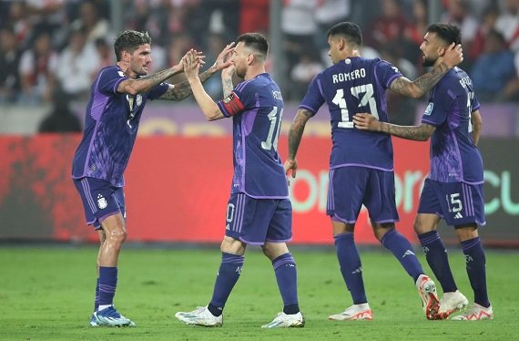 Fútbol masculino: ELIMINATORIAS SUDAMERICANAS | CÓMODO TRIUNFO DE ARGENTINA SOBRE PERÚ COMO VISITANTE