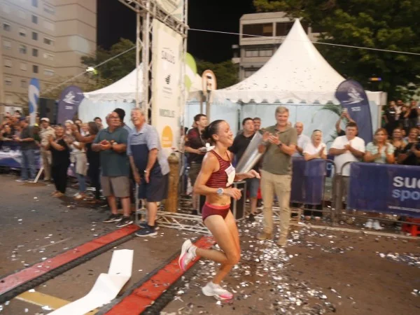 Atletismo: FLORENCIA BORELLI SE ADJUDICÓ LA "CORRIDA DE SAN FERNANDO" EN PUNTA DEL ESTE