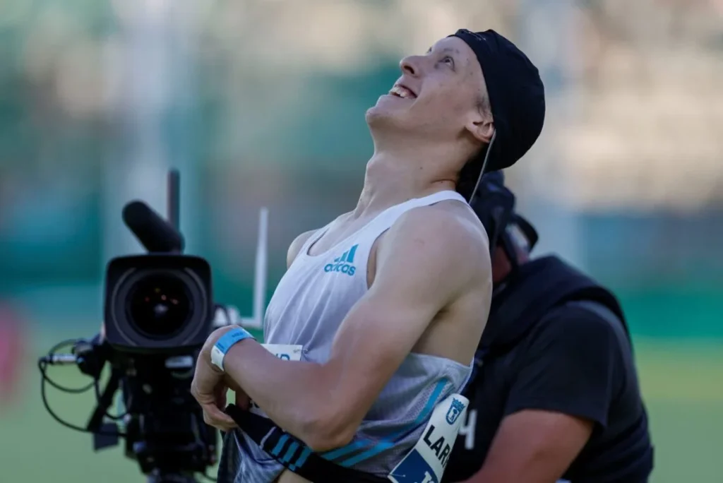 Atletismo: LAS "PERLAS" DEL SÚPER RÉCORD DE ELIÁN LARREGINA