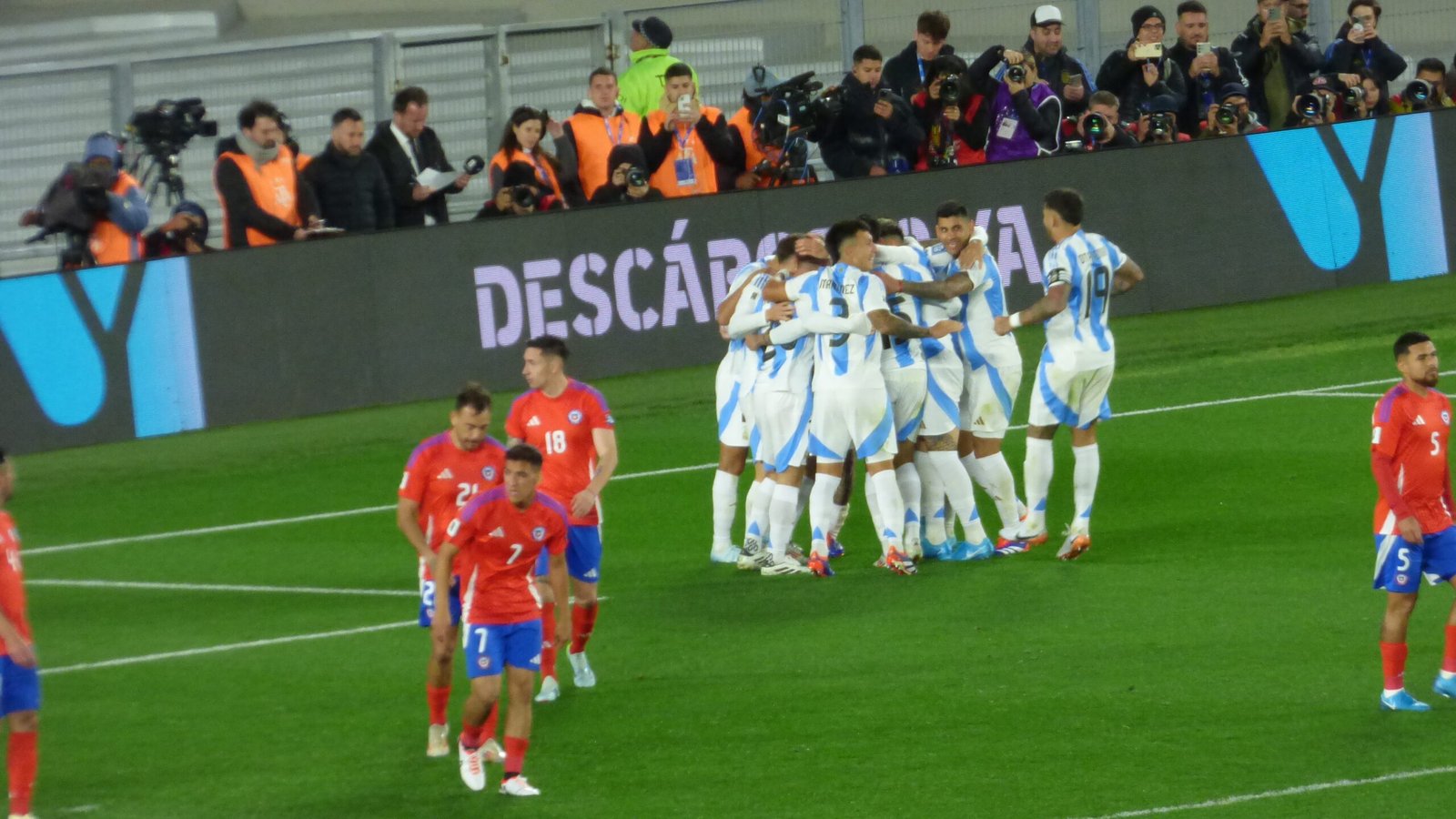 Fútbol masculino: ELIMINATORIAS SUDAMERICANAS | GALERÍA DE IMÁGENES DEL PARTIDO ARGENTINA – CHILE