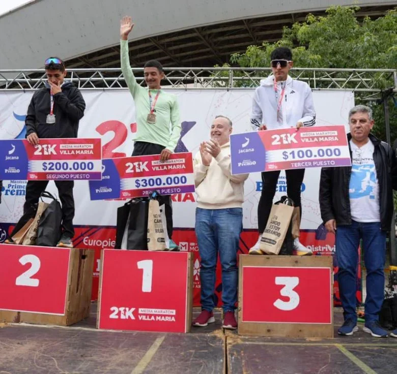Atletismo: IGNACIO ERARIO Y NATACHA CASTAÑO GANARON EL MEDIO MARATÓN DE VILLA MARÍA