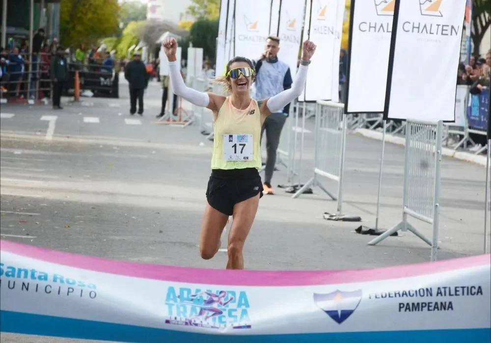 Atletismo: LUJÁN URRUTIA Y PEDRO GÓMEZ GANARON EL MARATÓN "A PAMPA TRAVIESA"
