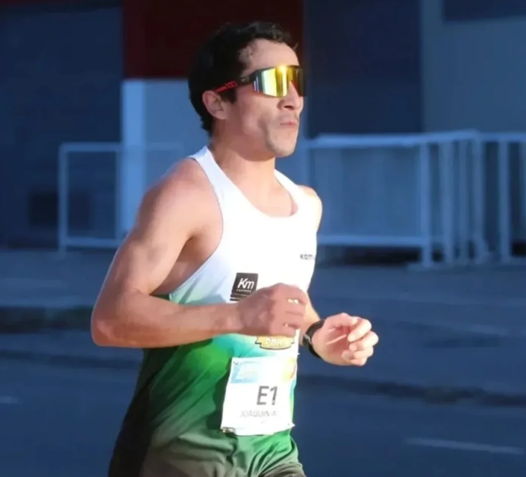 Atletismo: JOAQUÍN ARBE Y MERCEDES PIREDDA GANARON MEDIO MARATÓN «ACSIS GOLDEN RUN»