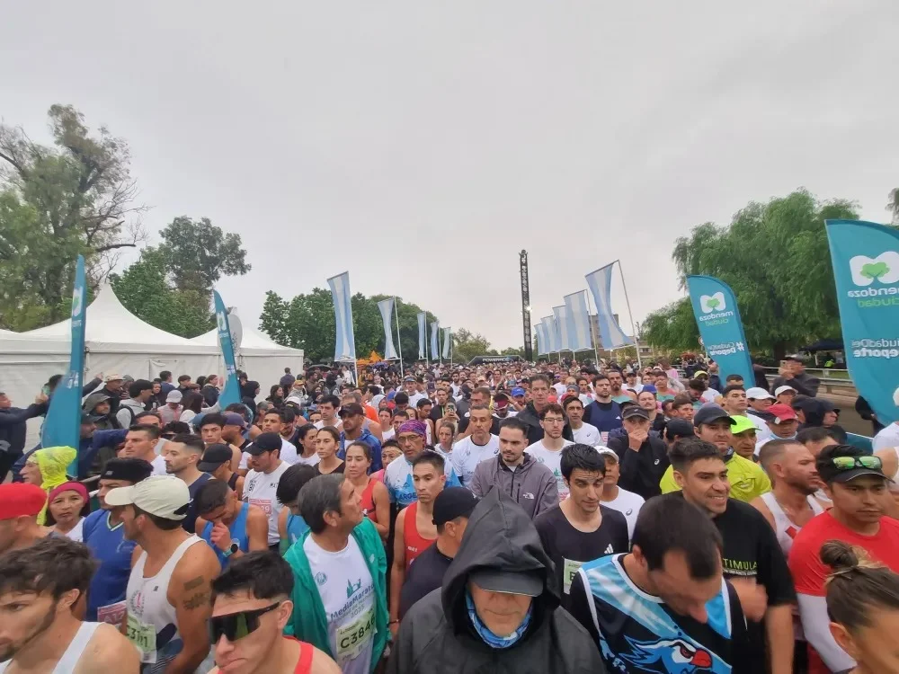 Atletismo: IGNACIO ERARIO Y NATACHA CASTAÑO SE ADJUDICARON EL MEDIO MARATÓN DE MENDOZA