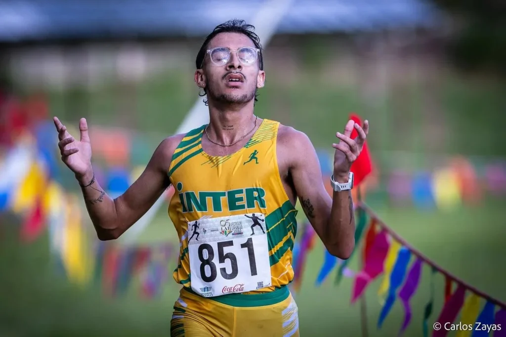 Atletismo: URIEL MUÑOZ CONSIGUIÓ UN TÍTULO UNIVERSITARIO EN PUERTO RICO