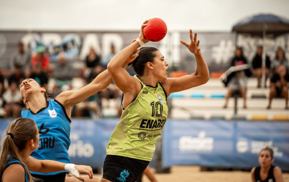 Beach Handball: LOS SELECCIONADOS ARGENTINOS CLASIFICARON A SEMIFINALES DEL TORNEO SUR-CENTRO ROSARIO 2026