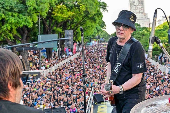 El show de Juanse, presente en la carrera.