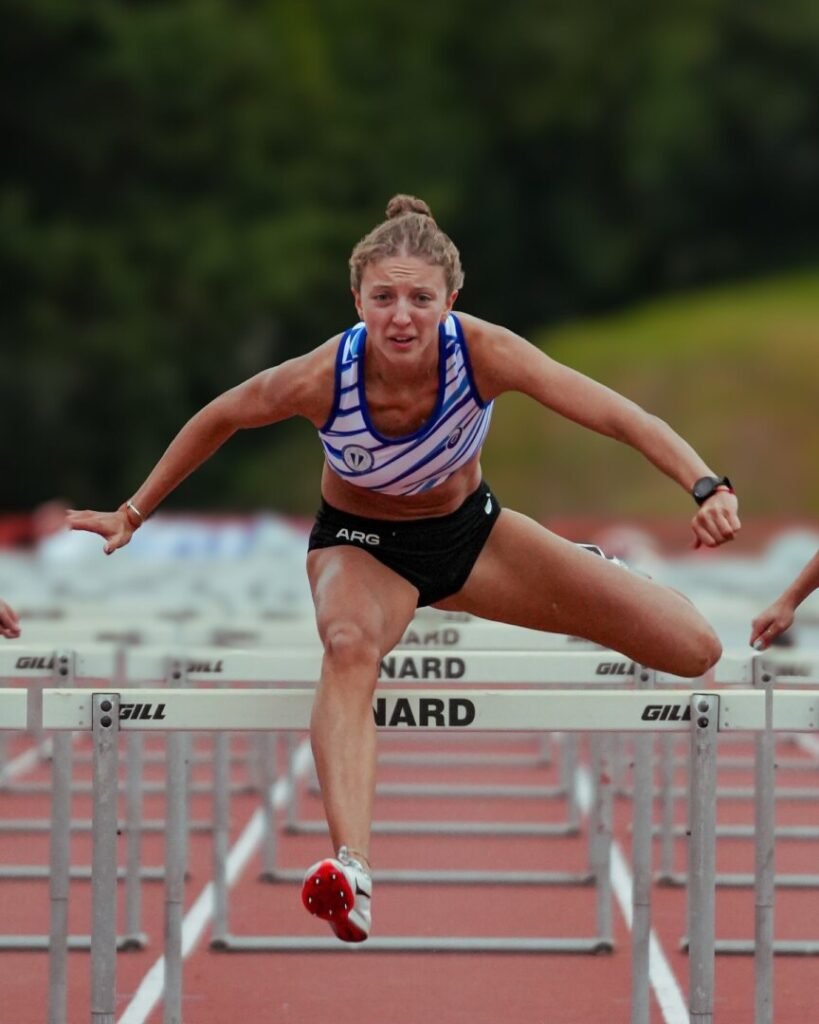 Atletismo: SE DESTACARON HELEN BERNARD STILLING EN TORNEO DE INVIERNO PORTEÑO Y BETSABÉ PÁEZ EN ROSARIO