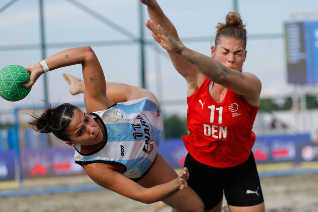 Beach Handball: MUNDIAL DE CROACIA | DEBUT MUNDIALISTA DE LAS KAMIKAZES Y DE LOS CABALLEROS