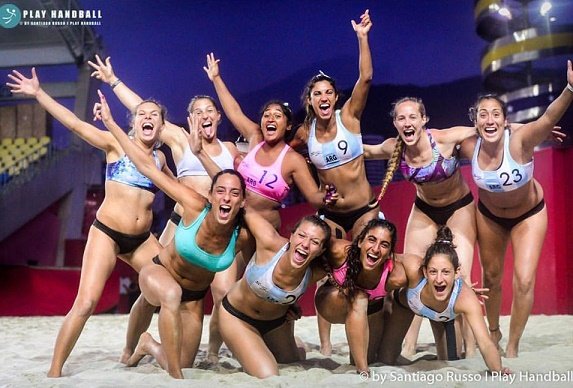Beach handball: ARGENTINA FESTEJÓ POR TRIPLICADO Y JUGARÁ POR EL SÉPTIMO PUESTO