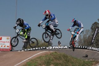 Ciclismo: AL RITMO DE VILLEGAS Y TORRES, LOS ARGENTINOS DEJARON SU HUELLA EN EL BMX DESARROLLADO EN SANTIAGO